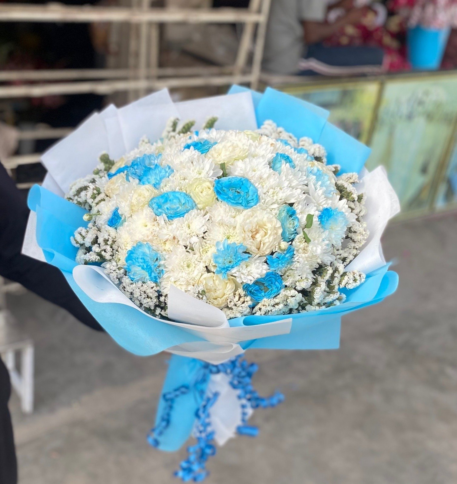Blue White Roses with Chrysanthemum