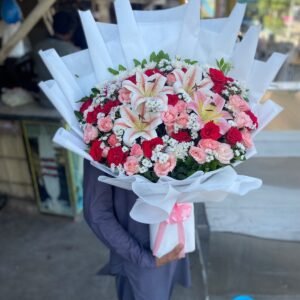 Red Roses & Pink Rose with Baby Breath